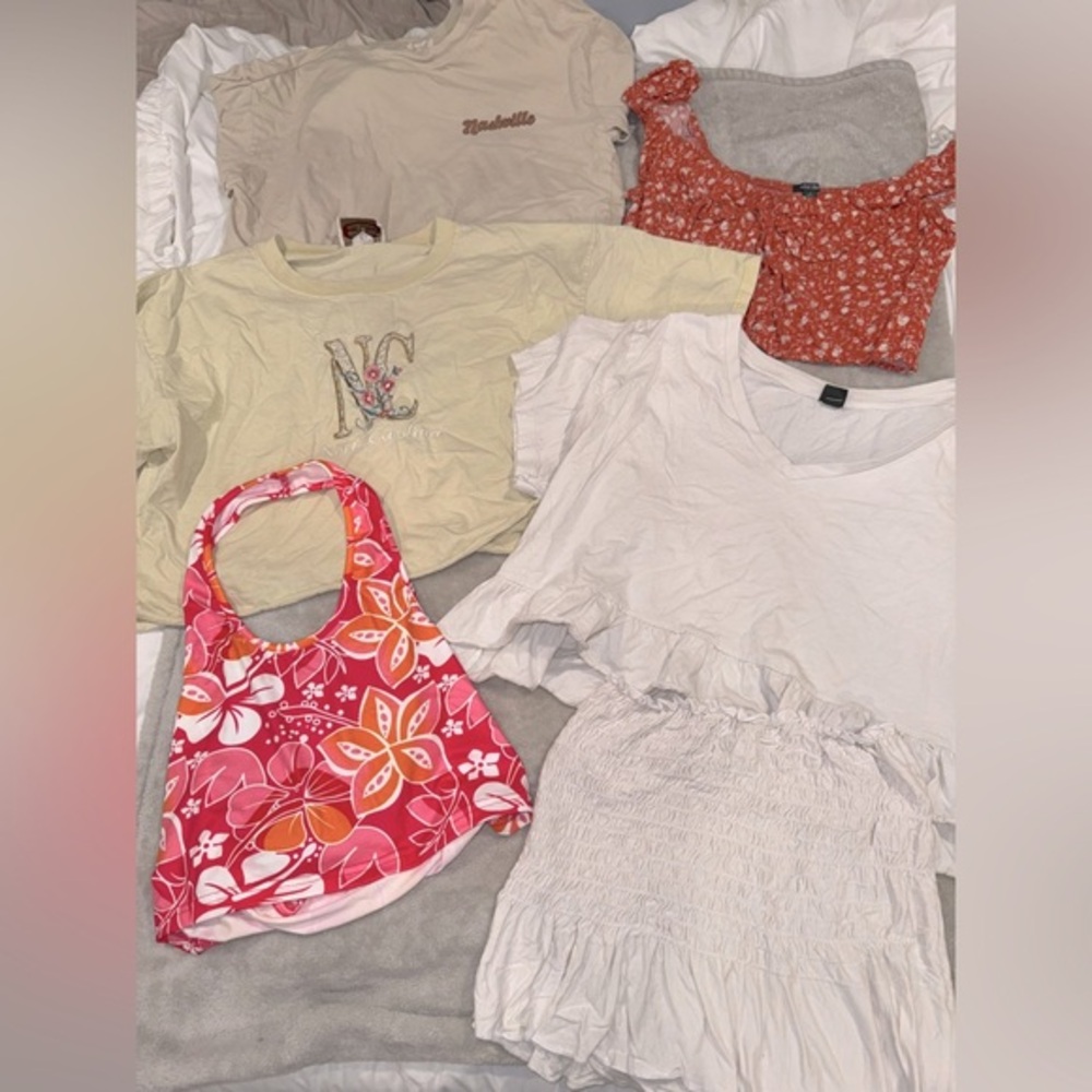Women’s bundle of size medium crop tops